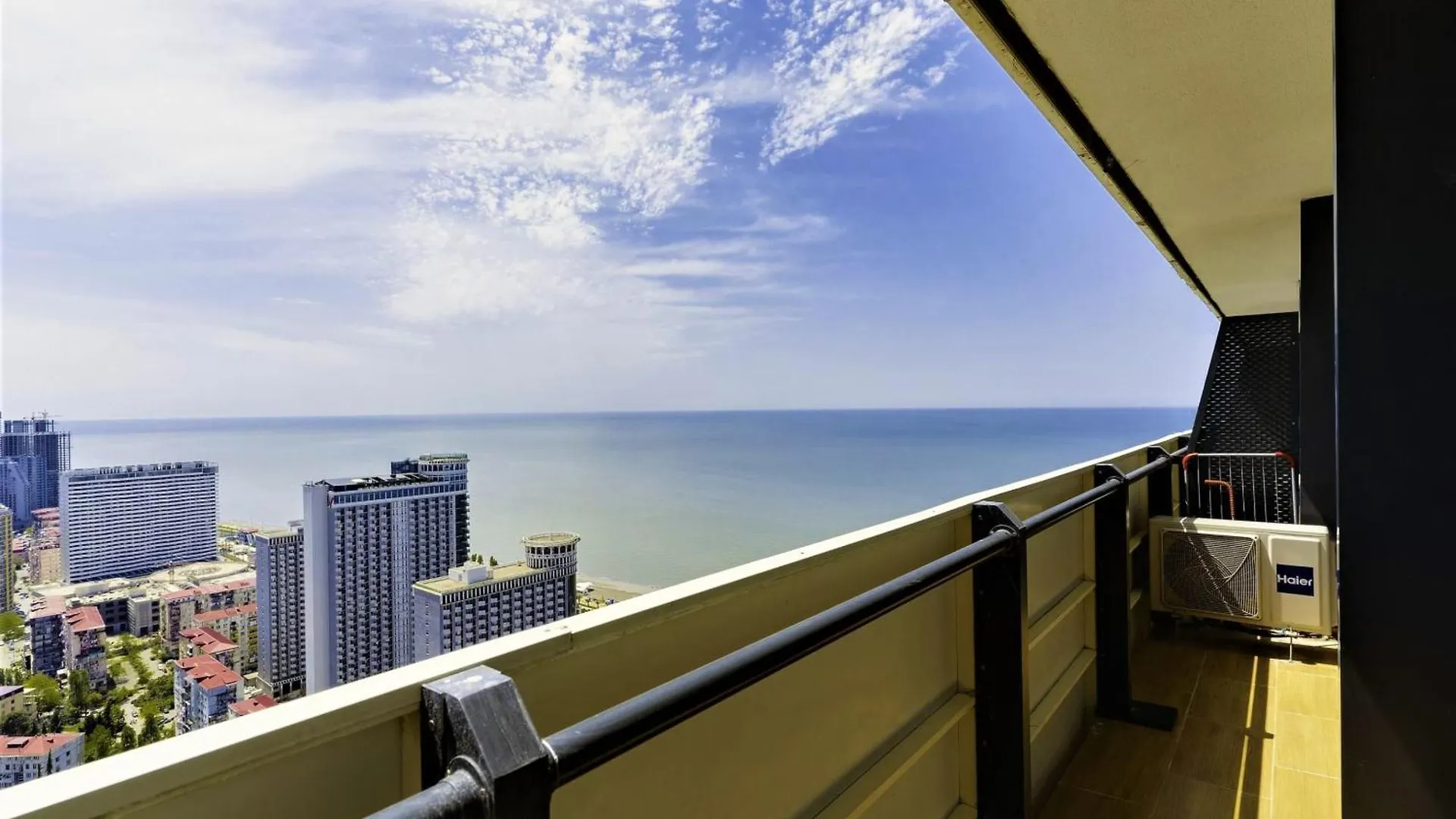 Comfy Sea View Aparthotel In Orbi City باتومي